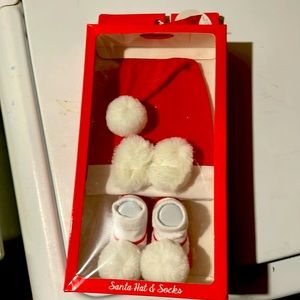 0/6 months baby santa hat and socks